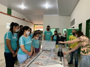 Unimed Andradina realiza oficina de reciclagem de papel na APAE